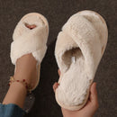 Chinelos Femininos de Pelúcia em Cruz - Slides Antiderrapantes Aberto Macio para Casa no Inverno